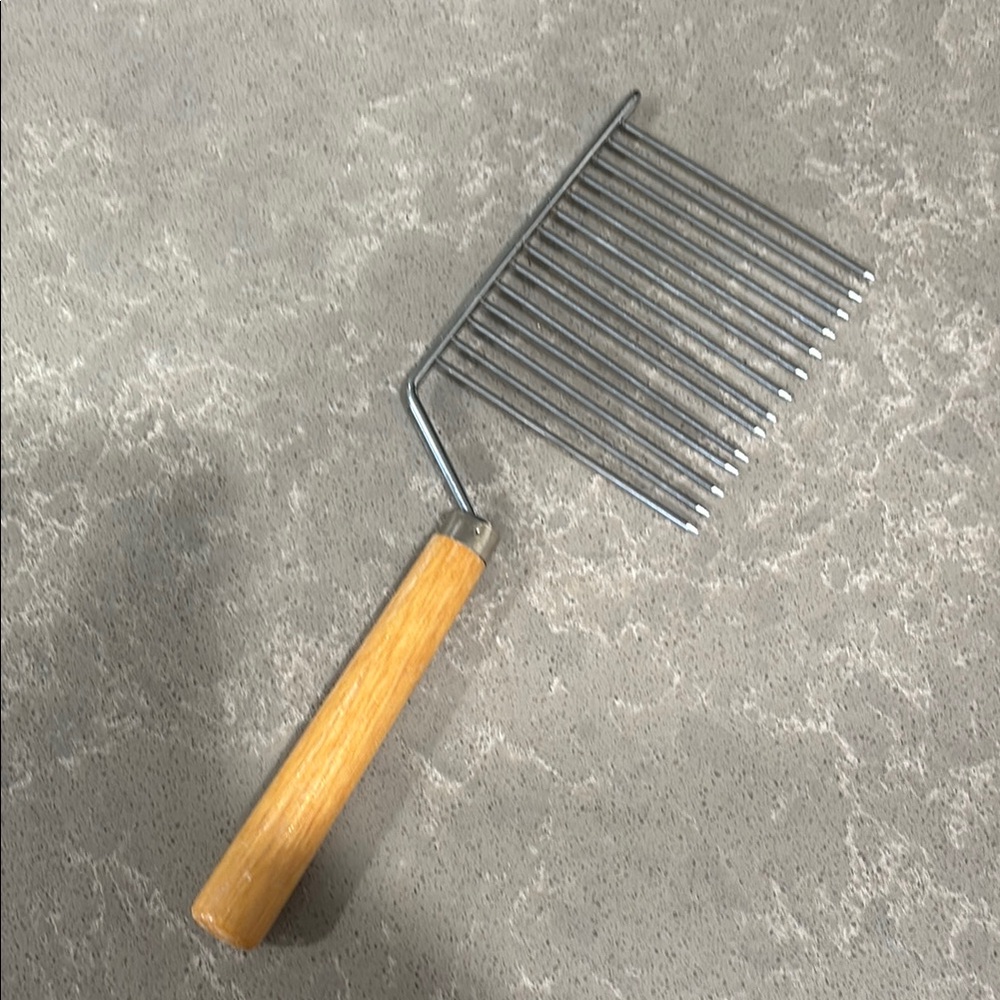 Wooden Handle Cake Breaker
